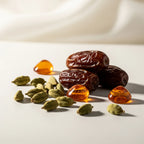 Notas olfativas del perfume con dátiles dulces, cardamomo especiado y un fondo cálido de ámbar.