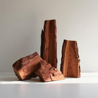 Notas olfativas del perfume con maderas nobles, cálidas y envolventes.