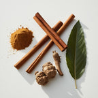 Notas olfativas con canela especiada, clavo intenso y un toque de laurel fresco.